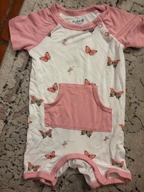 Kyte BABY Pink and White Butterfly Short Sleeve One-Piece Bodysuit